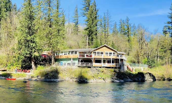 Washougal Cabin | 2 cabins for the price of one and Starlink wifi.