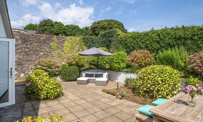 Bugford House | 2 COACHMAN'S COTTAGE, HILLFIELD, family friendly in Dartmouth