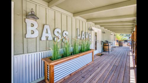 Bass Lake House | #2 Cottage Like Suite With Private Hot Tub