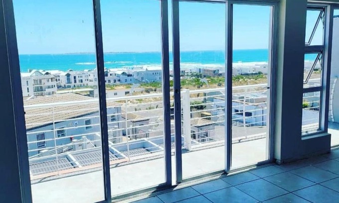 Big Bay Apartment | 2 Dolphin Ridge , Quiet and Peaceful Penthouse