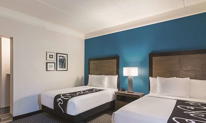 Orlando Hotel | 2 Double Beds Mobility Accessible Rm at La Quinta Inn by Wyndham Orlando UCF