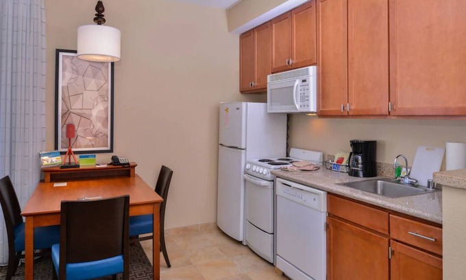 Thousand Oaks House | 2 Family-friendly Units with Kitchens! Pets Allowed! Outdoor Swimming Pool!