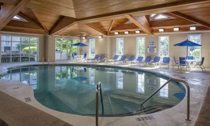 Palmetto Dunes Hotel | 2 Family Suites by the Lazy River – Great for Scenic Views and Relaxing Moments