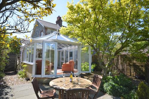 Ventnor House | 2 Farm Cottages