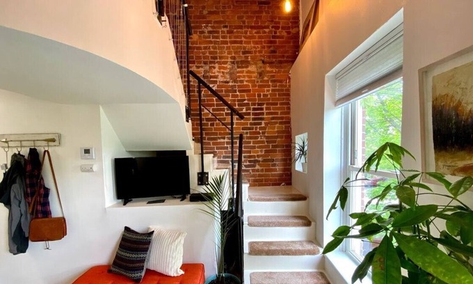 Mill River Apartment | 2 Fl Loft, East Rock, YALE, SOM, New Haven, @ State St/Bishop St -Anchor Lodging
