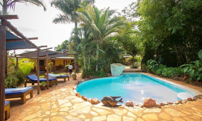 Jinja Hotel | 2 Friends Guest House