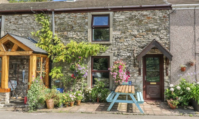 Burry Port Cottage | 2 GRAIG COTTAGES, pet friendly, with open fire in Burry Port