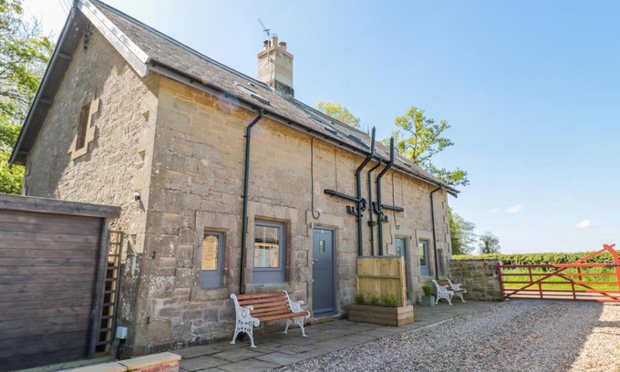 Alnwick House | 2 Grange Cottages