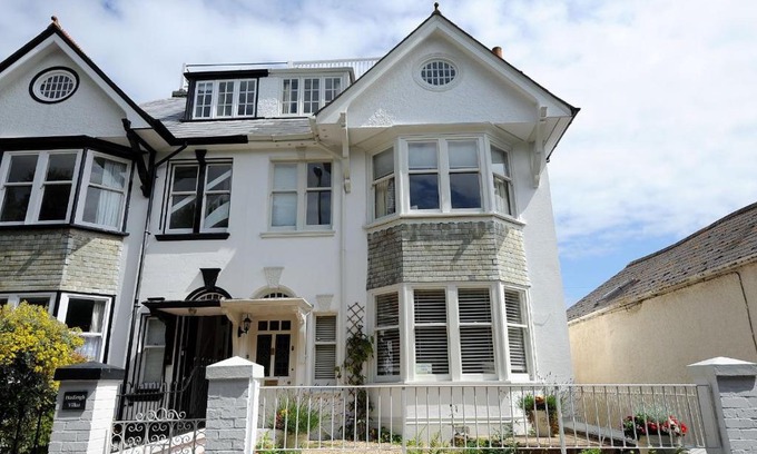 Lyme Regis House | 2 Hadleigh Villas