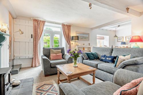 Weybourne House | 2 Hammond Square