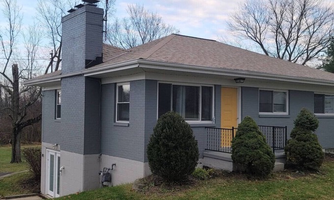Otterbien Home House | 2 Homes for large group/Hot Tub & Close to all
