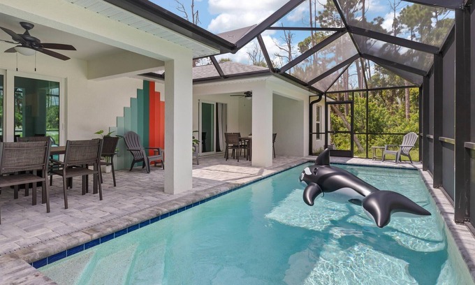 Port Charlotte House | 2 homes in 1! Ideal for several families! 6bdrms. 10 beds! Heated pool sleeps 12