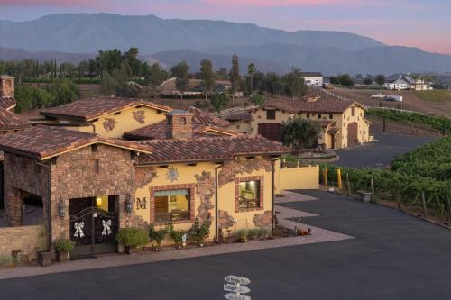 Temecula House | 2 Homes in Bella Vista Rd by AvantStay Sleeps 8 Vineyard Views Patios Fireplace in Temecula Wine Trail