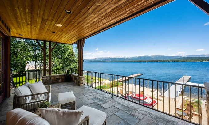 McCall House | 2 Homes - Lakefront Private Dock Near Shore Lodge