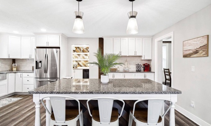 Vermilion House | 2 Homes|Sleeps 16|Game Room|Historic Charm