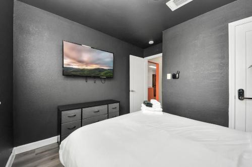 Southeast Houston House | 2 Homes Sleeps 8 4BD 2BA Near NRG DT Med Cen