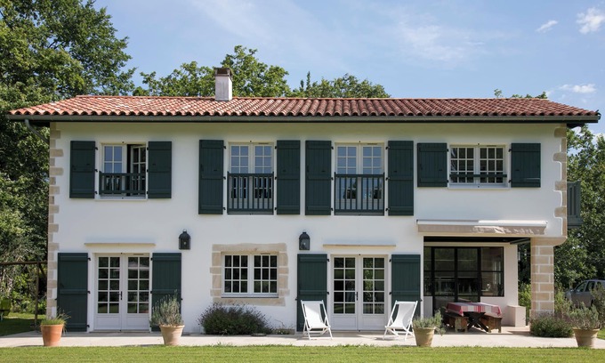 Ascain House | 2 houses on 65.000 sq ft closed/18p Outstanding view Climatisation Heated pool