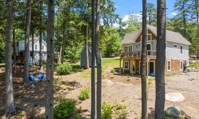 Gilford House | 2 Lake Winnipesaukee waterfront homes, 2 boat slips, dogs welcome, hosts 18