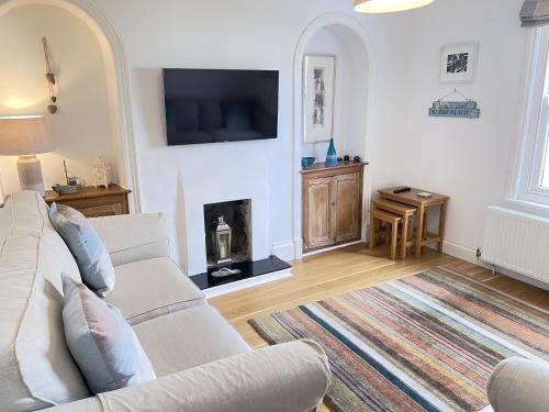 St Ives House | 2 Meadow Villas
