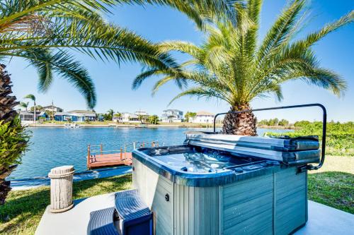 Spring Hill House | 2 Mi to Beach Canal-Front Home in Hernando Beach