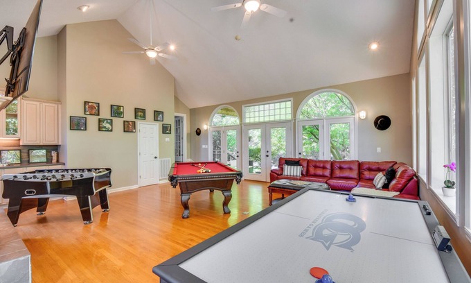 Clemson Villa | 2 Mi to Clemson: Central Villa w/Deck, Near Lakes