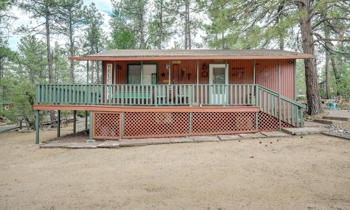Prescott Cabin | 2 Mi to Dtwn Prescott: Cabin w/Furnished Deck!