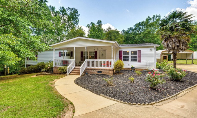 Pelzer House | 2 Mi to Dtwn: Retreat on 3 Acres in Pelzer!
