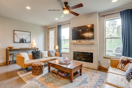 Rendezvous House | 2 Mi to Fraser River Trail Townhome with Hot Tub!