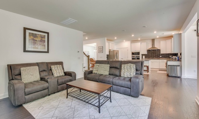 South Belmont House | 2 Mi to Historic Dtwn Belmont: Family Gem w/Patio