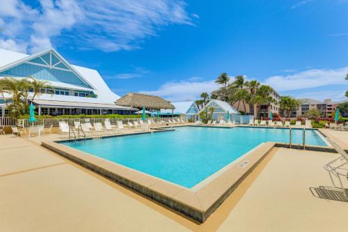 Jupiter Apartment | 2 Mi to Jupiter Beach Condo with Lake Views