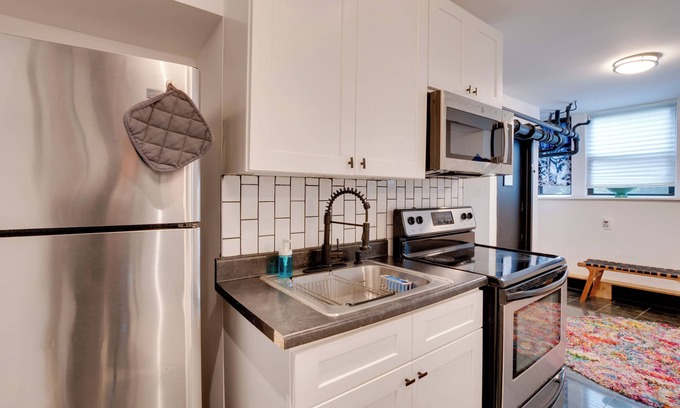West Side Apartment | 2 Mi to PATH Station: Chic Jersey City Studio!