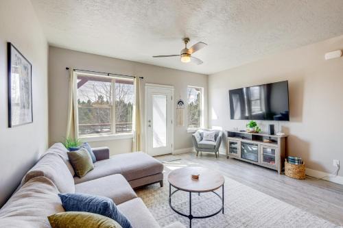 McCall House | 2 Mi to Payette Lake Mtn-View Getaway with Balcony