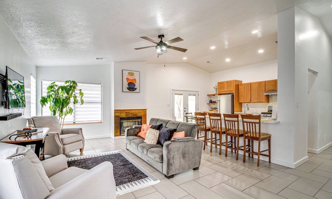 Westside House | 2 Mi to Petroglyph Nat’l Monument: Updated Home