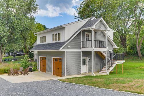 Annapolis House | 2 Mi to USNA Modern Annapolis Home with Fire Pit