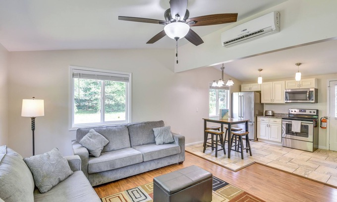Shorewood-Tower Hills-Harbert Apartment | 2 Mi to Warren Dunes: Sawyer Apartment w/Deck!