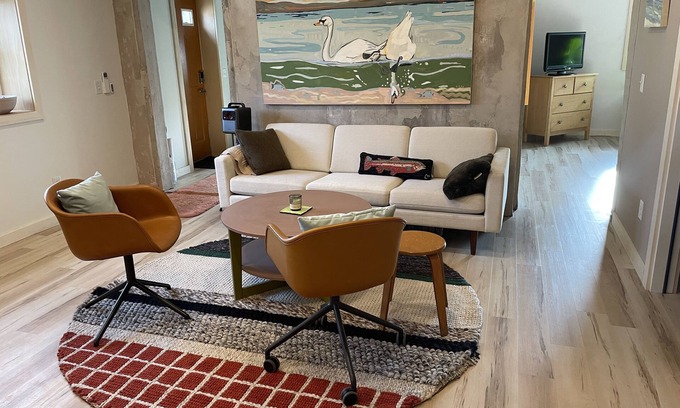 Williamsburg House | 2 Miles to Flintfields Horse Park