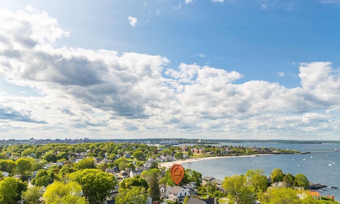 Loveitts Field House | 2 min walk to beach. New home in high end private beach community. Very walkable