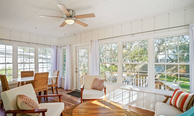 Yaupon Beach Cottage | /2 min. walk to the beach/The Grove @ OKI