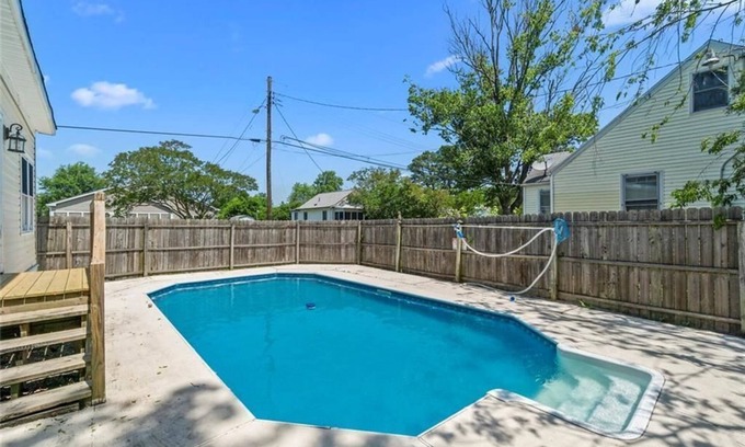 Norfolk House | 2 mins away from the beach.