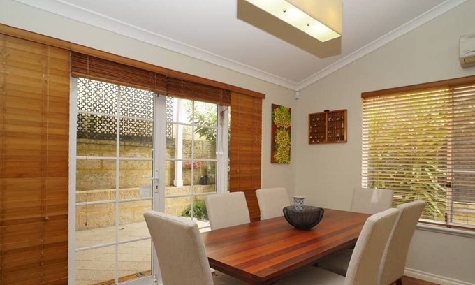 Embleton House | 2 Minutes to Morley Galleria 3BR 2 BTH