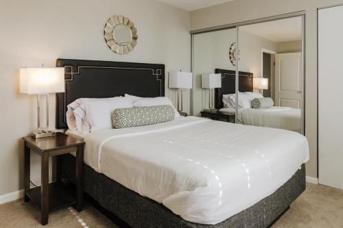 Chatham-Arch Apartment | 2 Modern Apts Near Nightlife & Attractions