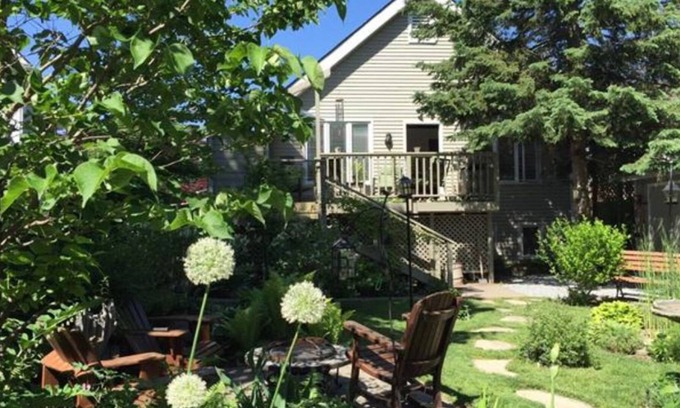 Historic Old Town Bed & Breakfast | 2 Moon Cottage Bed & Breakfast