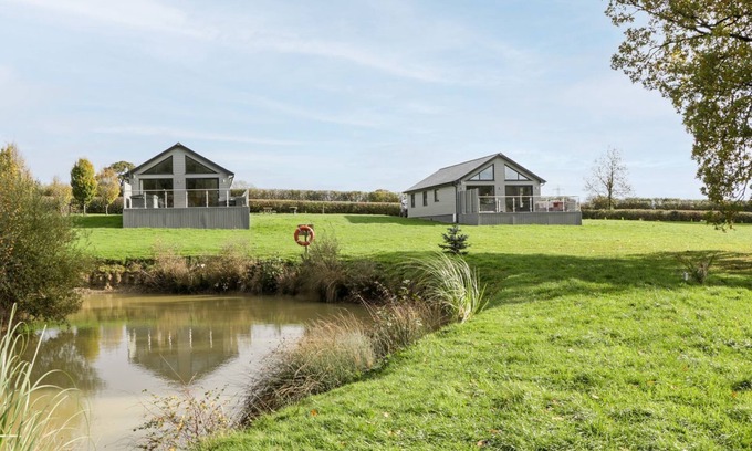 Morebath Cottage | 2 OAK PARK, family friendly, with hot tub in Bampton, Devon