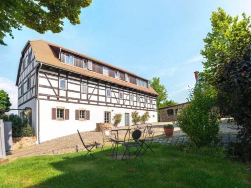 Radeburg House | 2 on the estate - Mosch