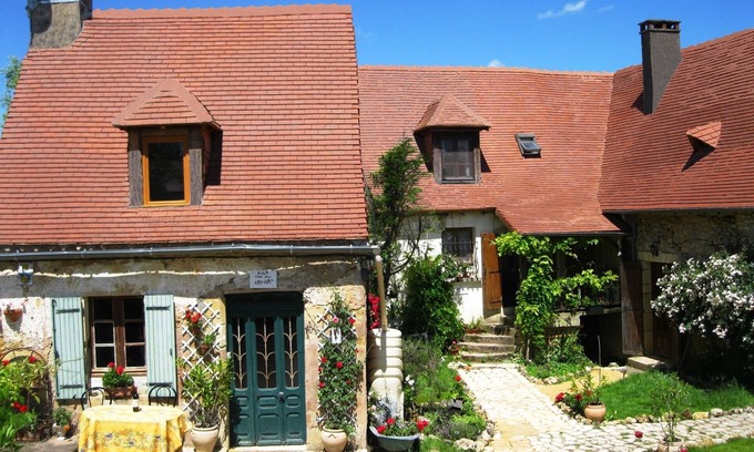Hautefort Cottage | 2 Perigorian Cottages, 10p: heated pool, child paradise, game room, large garden