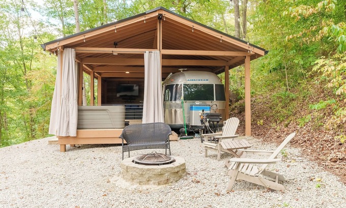 Logan House | 2-Person Romantic Airstream Glamper in Hocking Hills, Ohio
