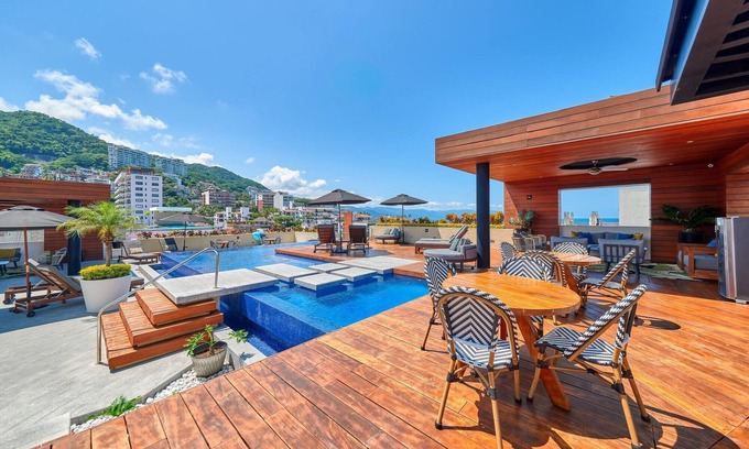 Emiliano Zapata Condo | 2 Pools & Gym w/Workspace | Romantic Zone 1BR