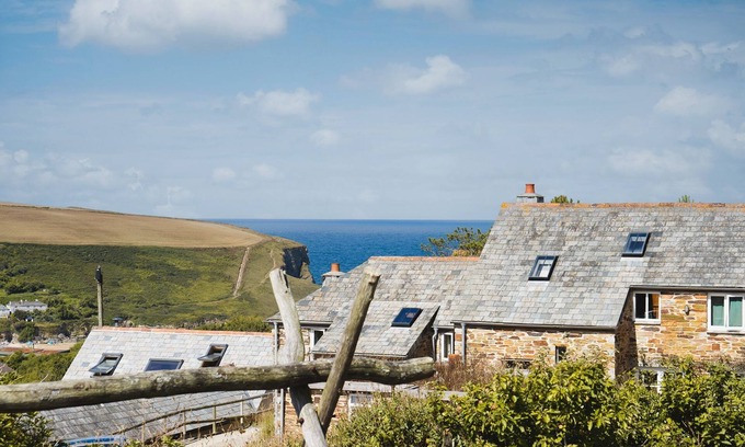 Trenance Cottage | 2 Porth Farm Cottages is a cottage that sleeps 4 guests in 2 bedrooms