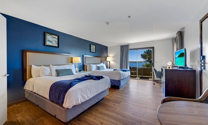 Bodega Bay House | 2 Queen ADA Room for family