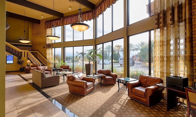 Redding Resort | 2 Relaxing Units! Outdoor Pool, Parking, Pets Allowed, Near River Side Park!